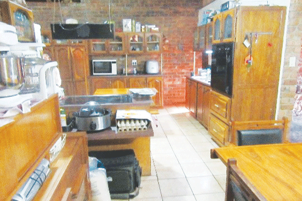 Lekker aftree huis 
in die bosveld