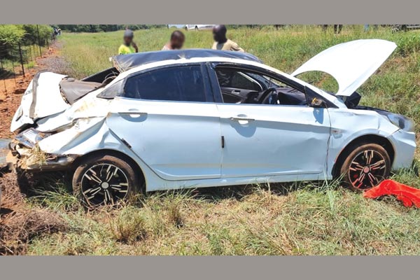 Vehicle overturns on R511