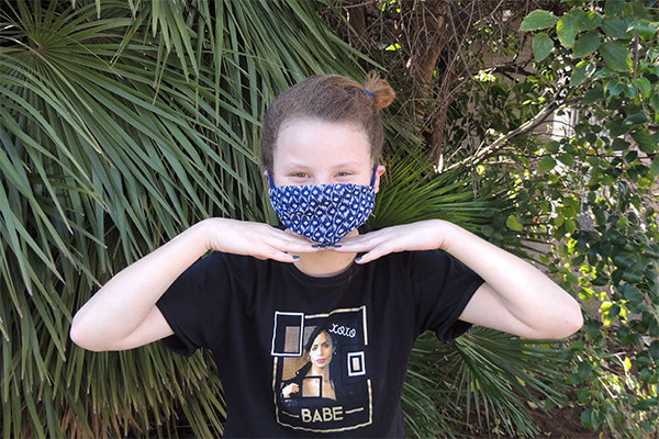 No sewing machine… no problem!
HOW TO MAKE YOUR OWN FACE MASKS