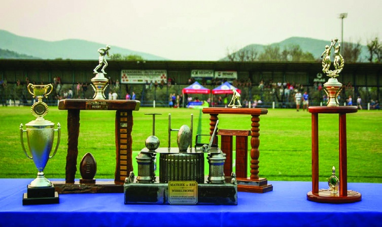 Die trofeë tydens MX vs RES.